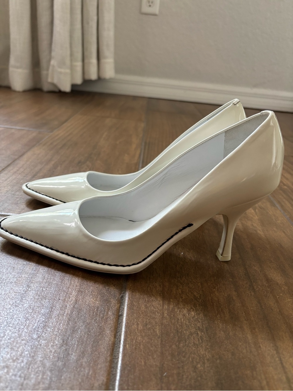 Jil Sander Cream Patent Pointed Toe Pumps with Contrast Stitch EU39 - Picture 8 of 16